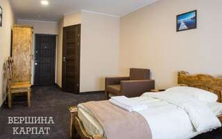 Отель Vershyna Драгобрат Улучшенный двухместный номер с 1 кроватью или 2 отдельными кроватями, вид на горы-6